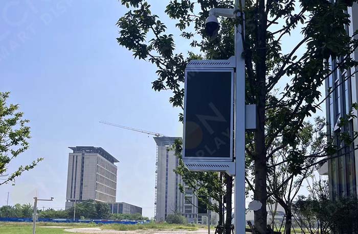led pole banner