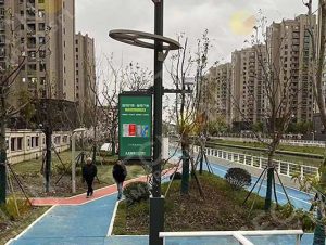 Creating Smart Streets: Smart City LED Pole Screen as an Urban Communication Hub