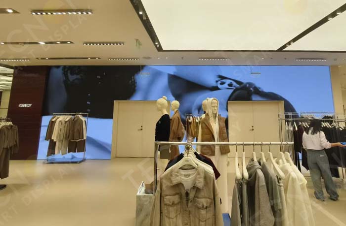 LED Wall Display Brings Visual Impact to ONLY Women’s Store - Showcase - 3