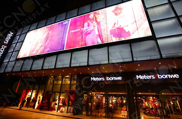 Outdoor Shopping Mall LED Billboards vs. Traditional Mall Signage: Which Wins in 2025?