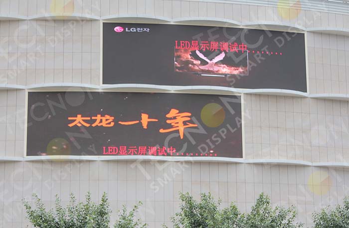 Outdoor LED display screens operating in humid weather conditions