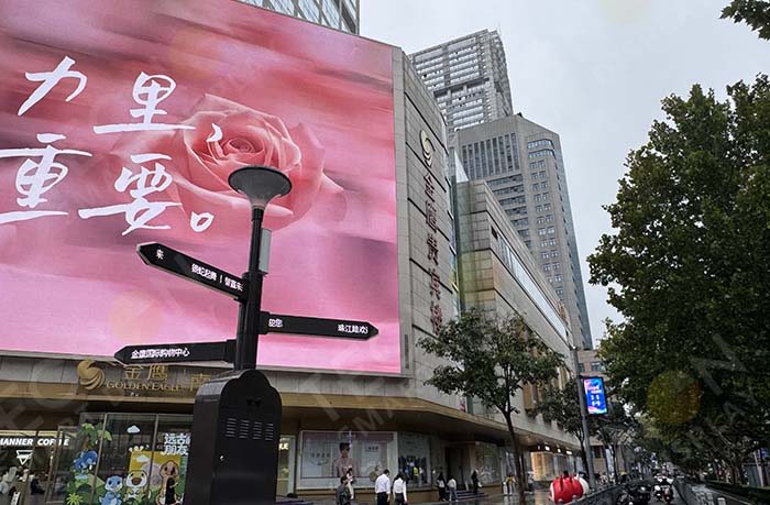 Smart LED Signage Enhances Navigation on Nanjing’s Zhujiang Road Pedestrian Street - News - 3