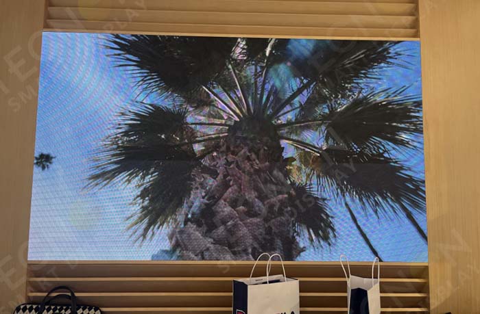 Compact P2.5 indoor LED board 1920×1120