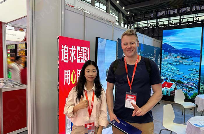 Overseas Salesperson meeting with international clients at the exhibition