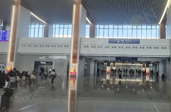 A large number of LED advertising machines have been officially put into use at the Chaoshan High-speed Railway Station.