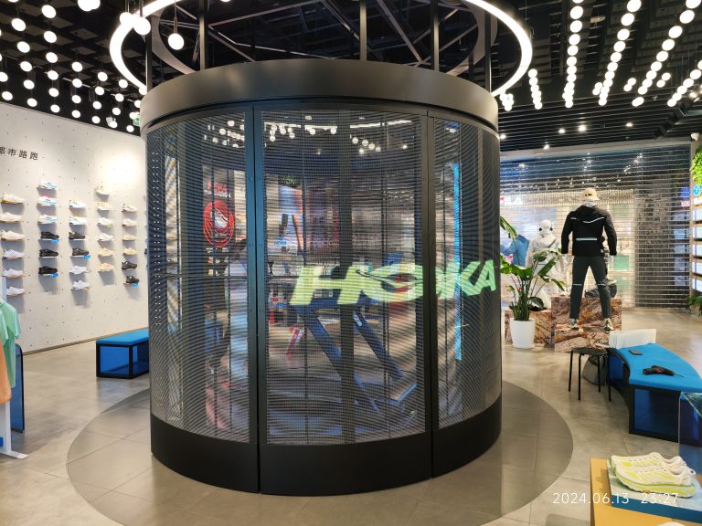 Transforming Glass into Digital Canvas: The Rise of Flexible Visuals